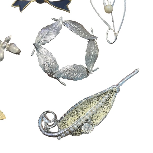 Vintage Pin Collection - Picture 6 of 6